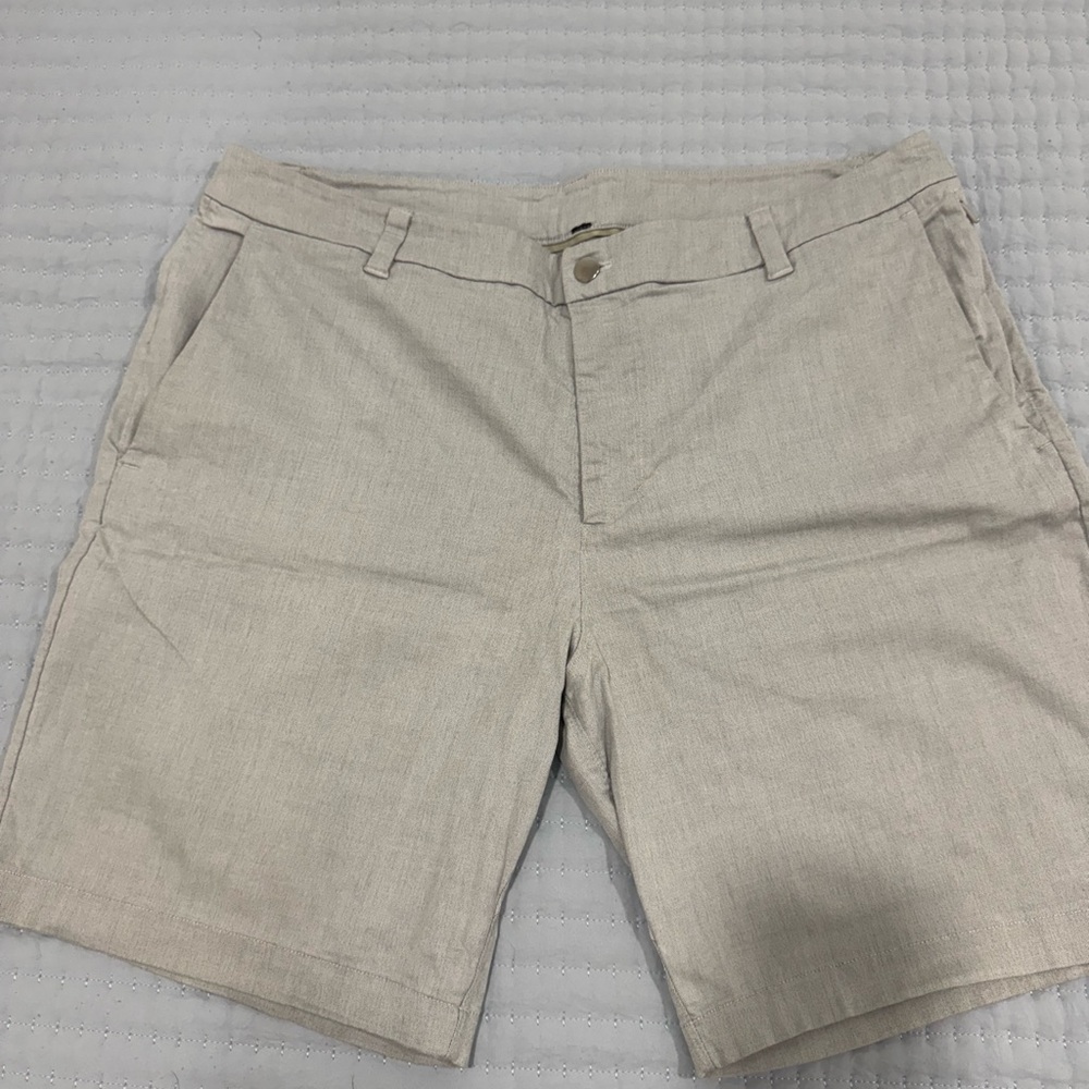 Lululemon Athletica Commission Light Tan Flat Front Shorts 9” inseam